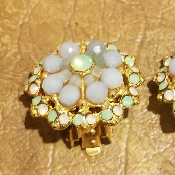 RARE DESIGNER VINTAGE JOSE & MARIA BARRERA FLOWER ROUND CLUSTER Crystal Earrings - Picture 4 of 12